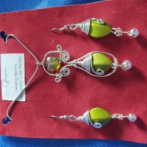 20 inch chain silver pennant and earrings